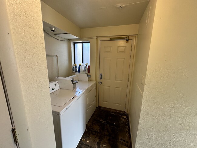 Building Photo - "Charming 3-Bedroom Condo with Hardwood Fl...