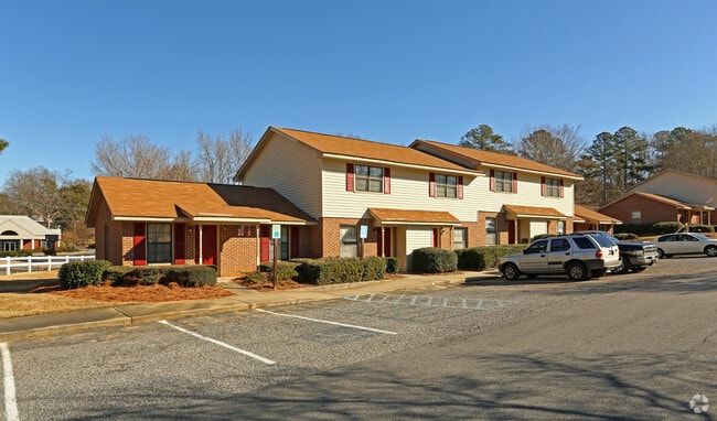 Primary Photo - Evans Knoll Apartments