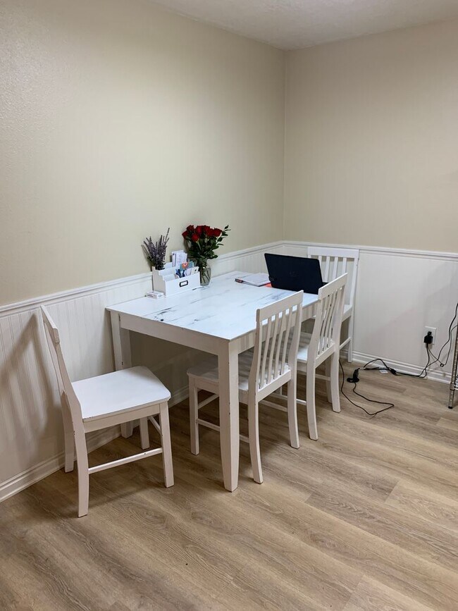 Building Photo - Beautiful 2 Bedroom Condo in North Orem