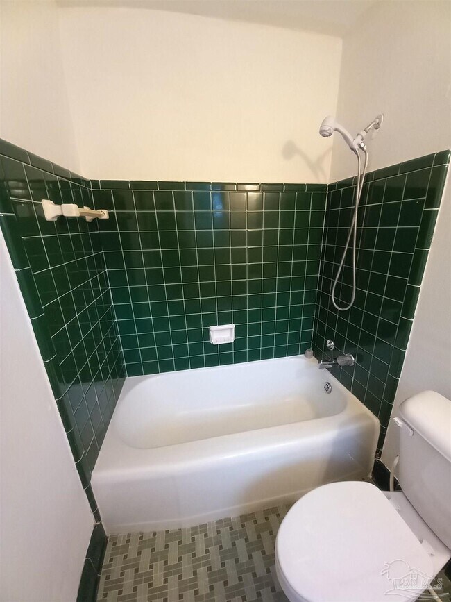 Building Photo - 113 Berkley Dr