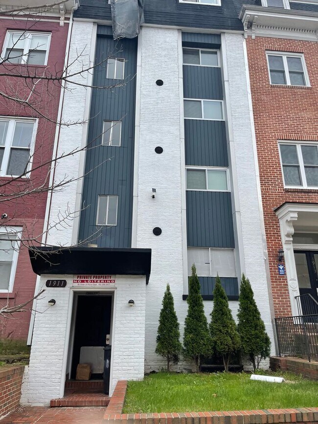 Building Photo - 1911 W Baltimore St