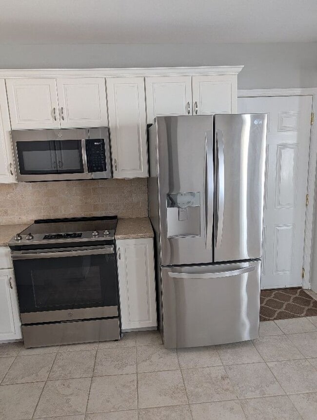 Building Photo - 45 Reel St