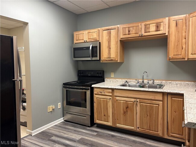 Building Photo - 158 N Broadway St