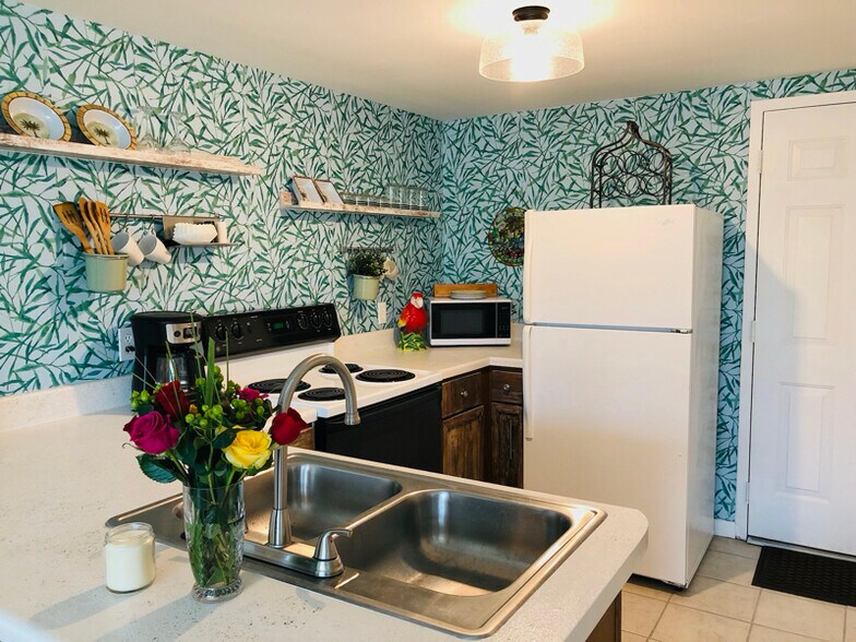 Building Photo - 6850 Blue Heron Blvd