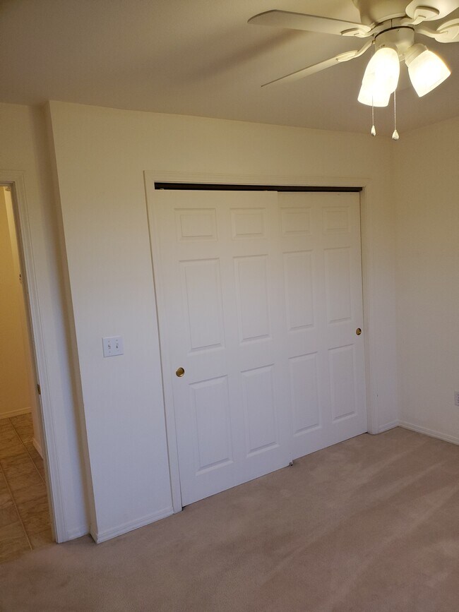 Building Photo - 512 Watson St