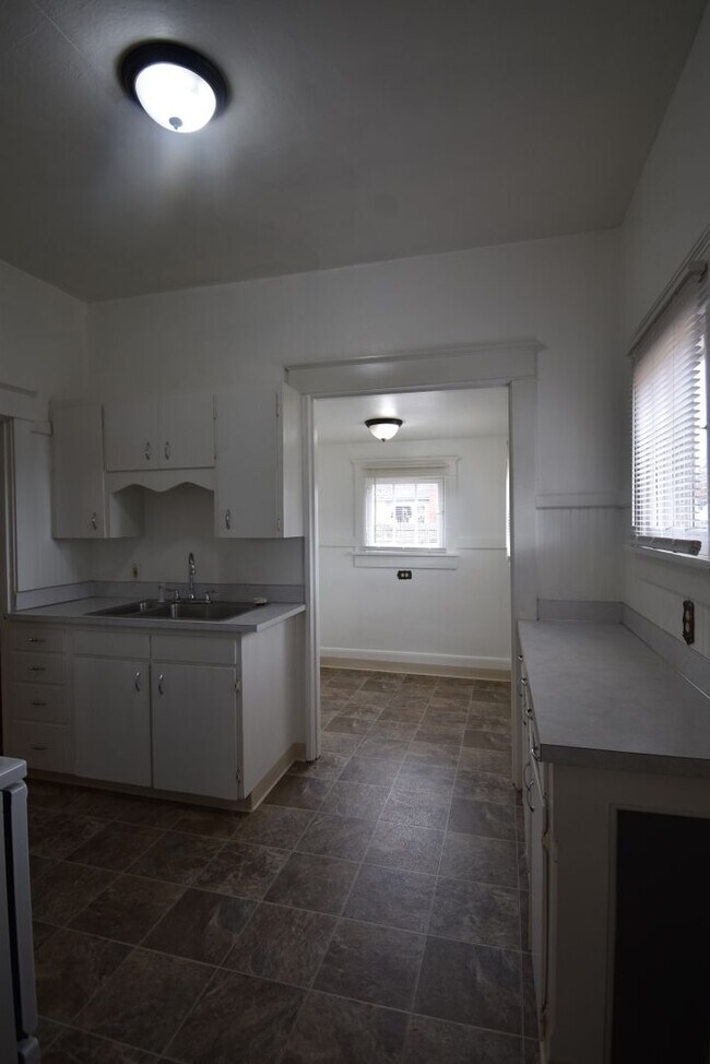 Building Photo - Cozy 2-Bedroom Home Near West Albany High School!