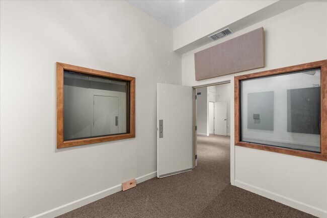 Building Photo - 9059 Carson St