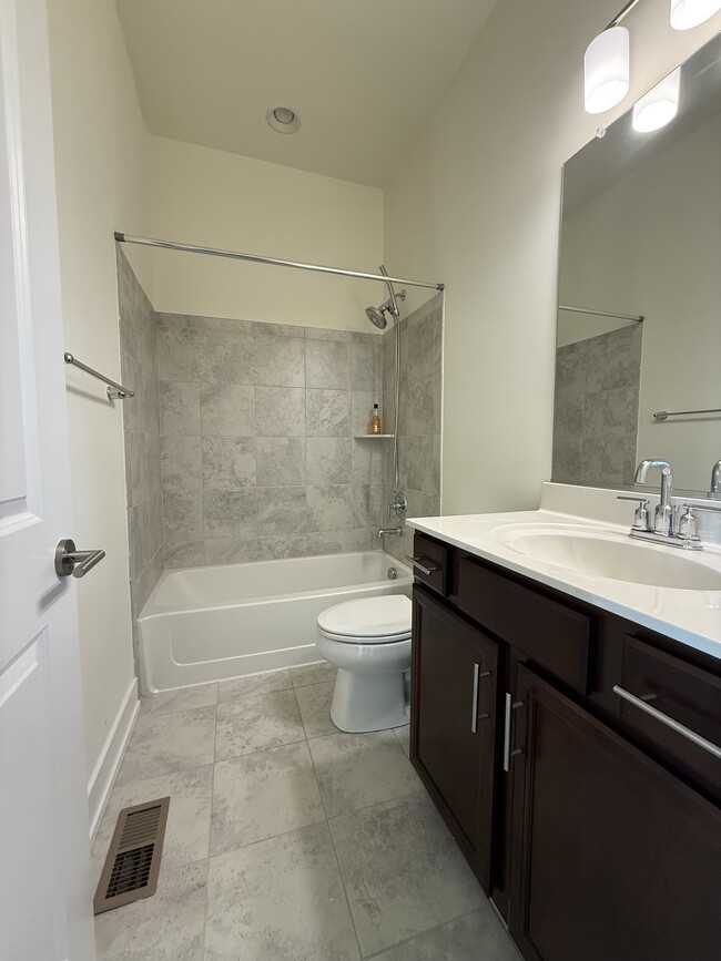 Building Photo - 3109 Elm Ave