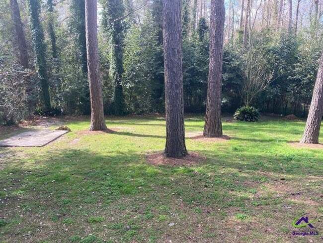 Building Photo - 2740 Northwoods Dr S