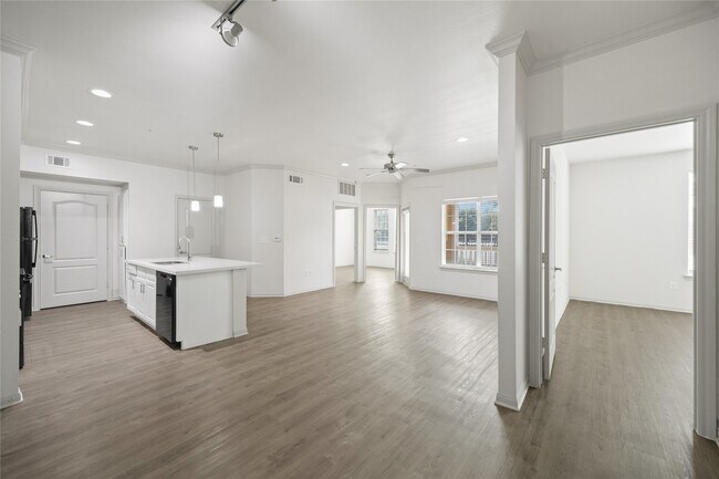 Building Photo - 11925 Jones Rd