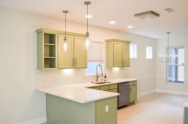 Building Photo - Gorgeous remodeled 3-bedroom, 2.5 bath hom...