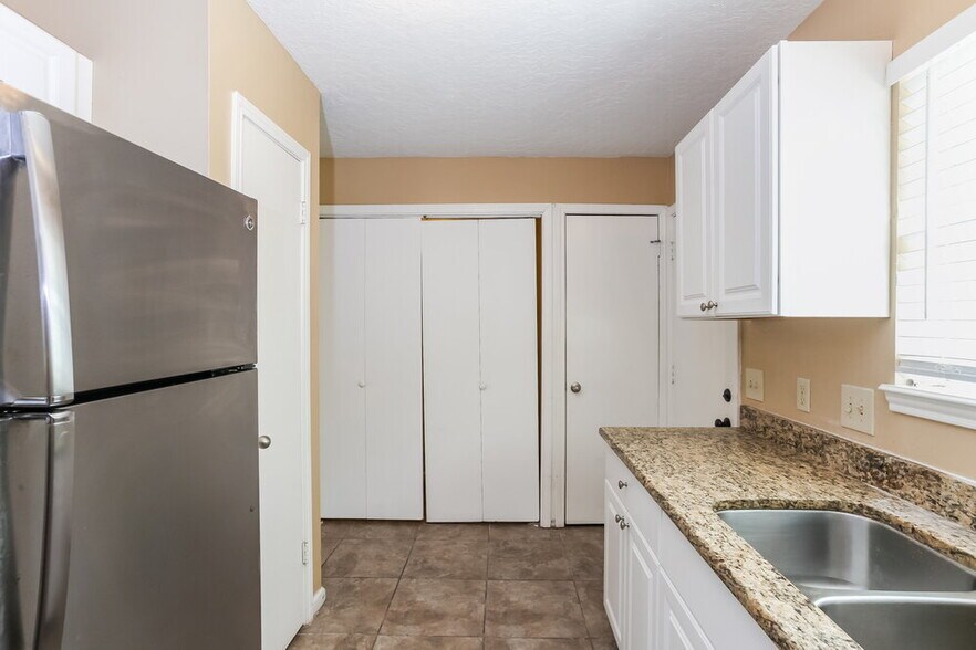 Building Photo - 12526 Zavalla St