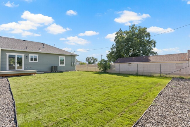 Building Photo - Newly Built 4 Bedroom Duplex With Yard