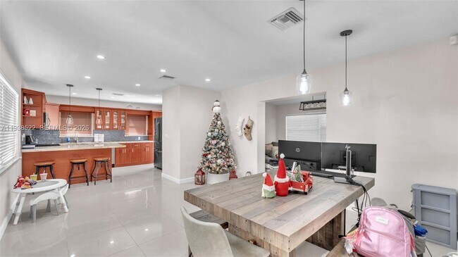 Building Photo - 8261 SW 27th St