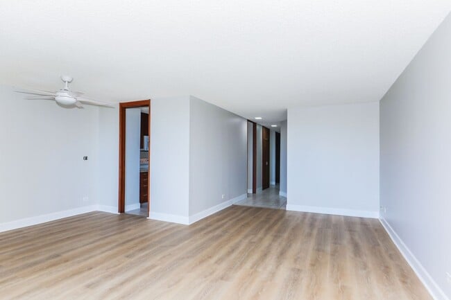 Building Photo - Naniwa Gardens - 1 bdrm/1 bath/1 covered p...