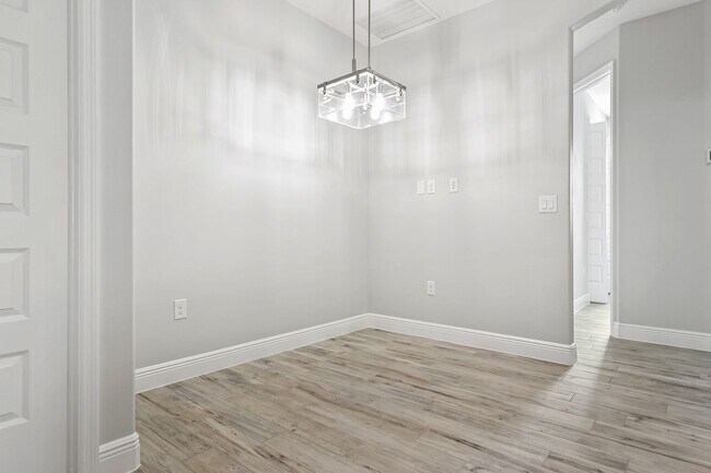Building Photo - 8134 Loren Cove Dr