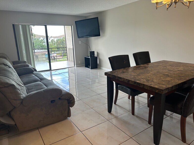 Building Photo - 9355 SW 8th St