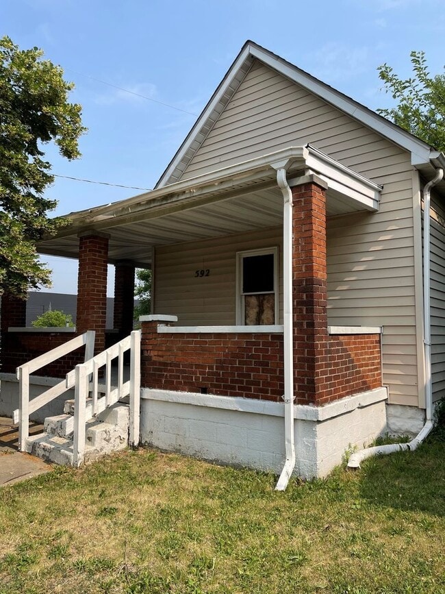 Building Photo - 592 E 3rd Ave