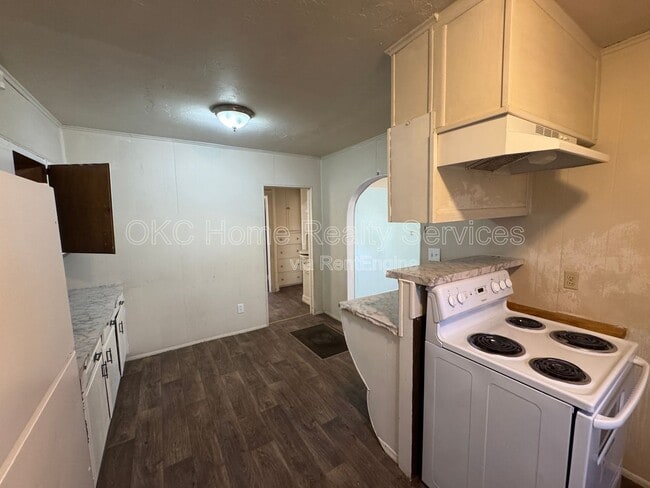 Building Photo - 2148 N Stonewall Ave