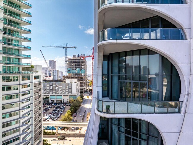 Building Photo - 1000 Biscayne Blvd