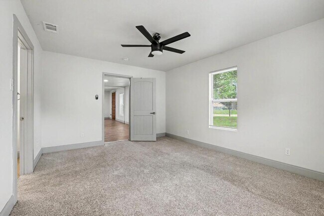 Building Photo - Beautifully Remodeled Home for Rent – Plenty of Space Inside & Out!