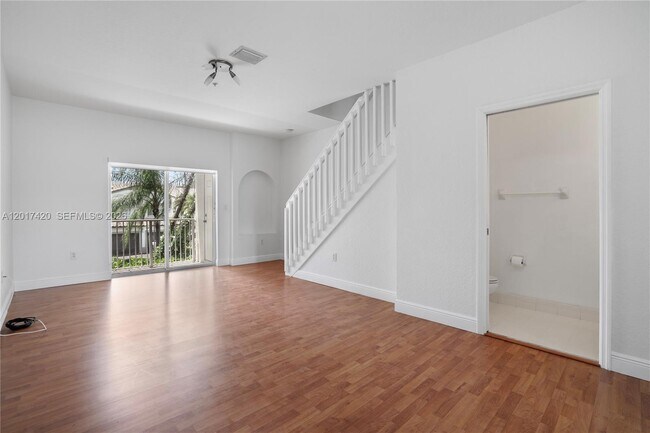 Building Photo - 5610 NW 114th Pl