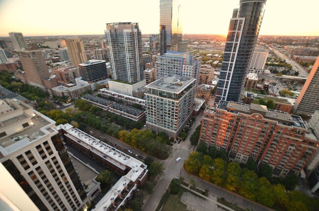 Building Photo - 1235 S Prairie Ave