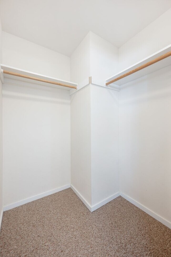 Building Photo - 1213 Townhomes