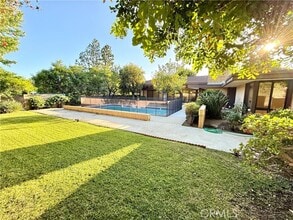 Building Photo - 880 N Gainsborough Dr