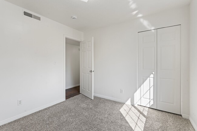 Building Photo - Remodeled 3 Bedroom 3 Bath Condo for Rent ...