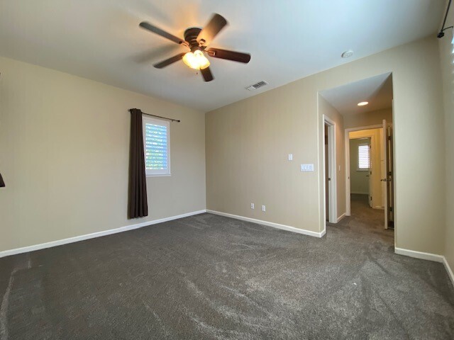 Building Photo - Beautiful 3 Bedroom in Gated Community! Po...