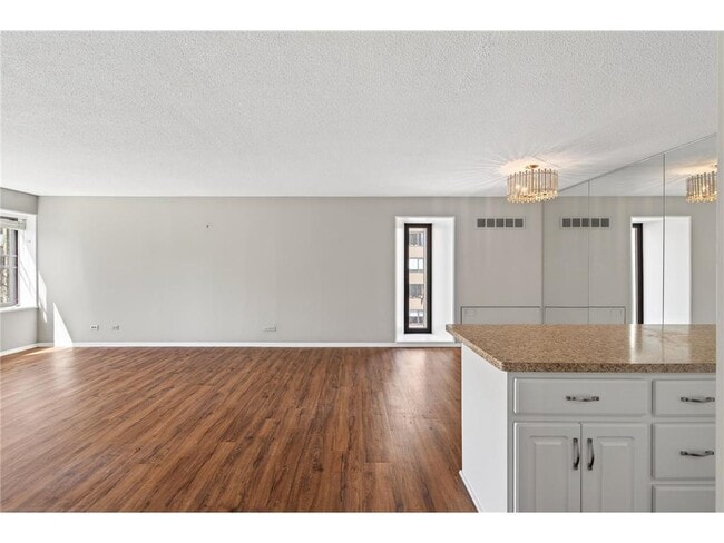 Building Photo - 19 S 1st St