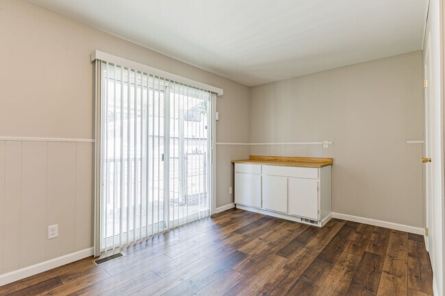 Kitchen - 1409 N Goodwin Ave