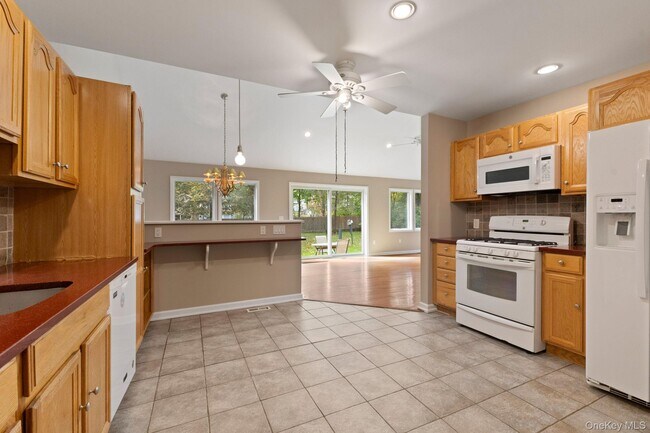 Building Photo - 19 Rockledge Rd
