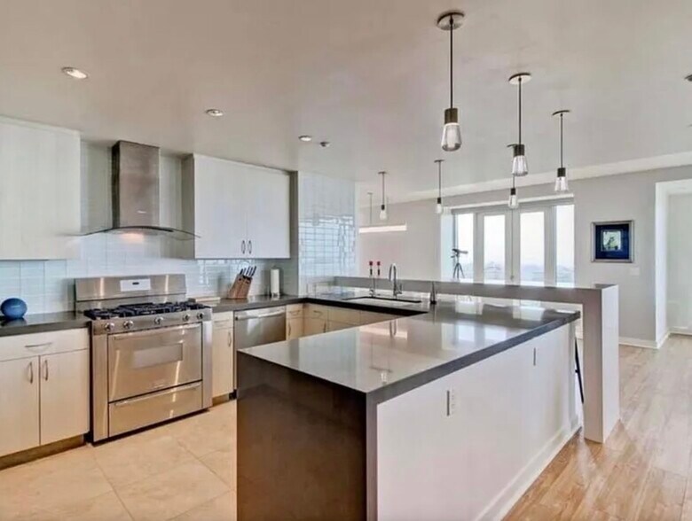 Building Photo - 3415 6th Ave