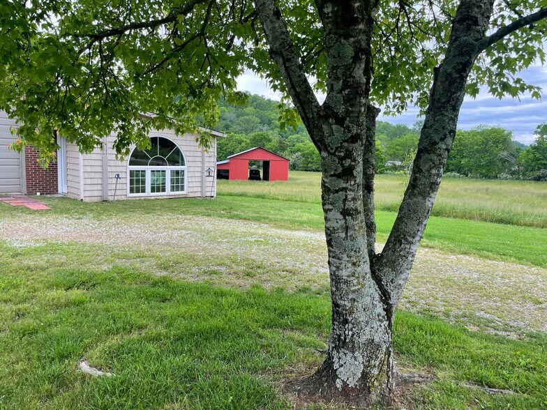 Building Photo - 328 Coldwater Creek Rd