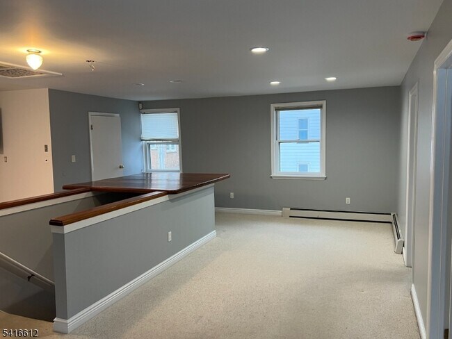 Building Photo - 18 Montrose Ave