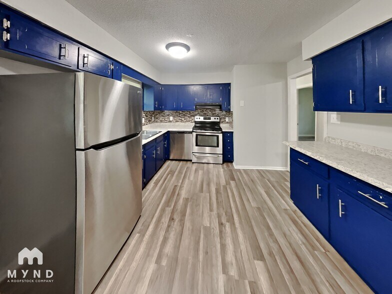 Building Photo - 547 Whitethorn Dr