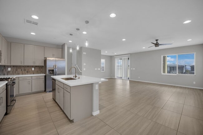 Building Photo - 4bedroom home in Summerlin