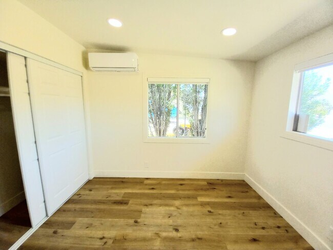 Building Photo - Beautifully Renovated 3 bd, 2 ba in Old To...