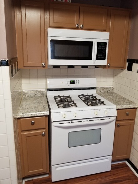 Building Photo - 3305 E 19th St