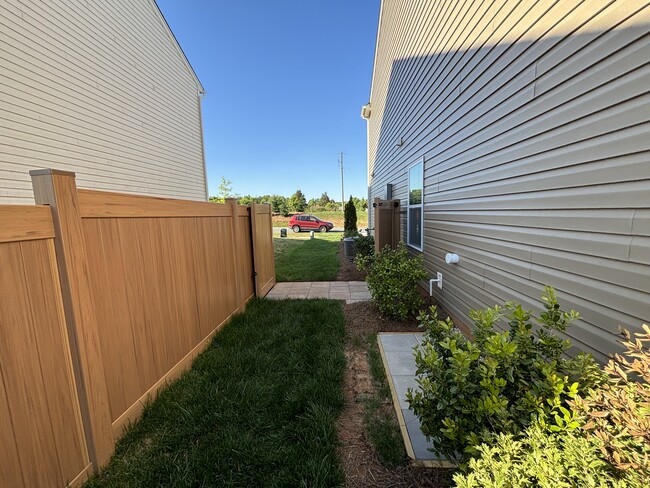 Side Gate, 2 Door - 2754 Sherrills Stream Dr