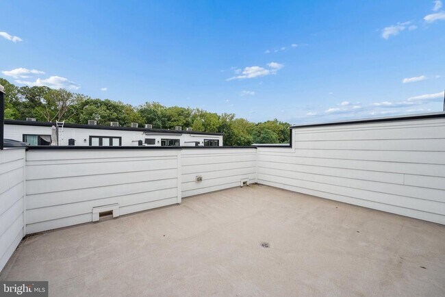 Building Photo - 11344 Emerald Park Rd