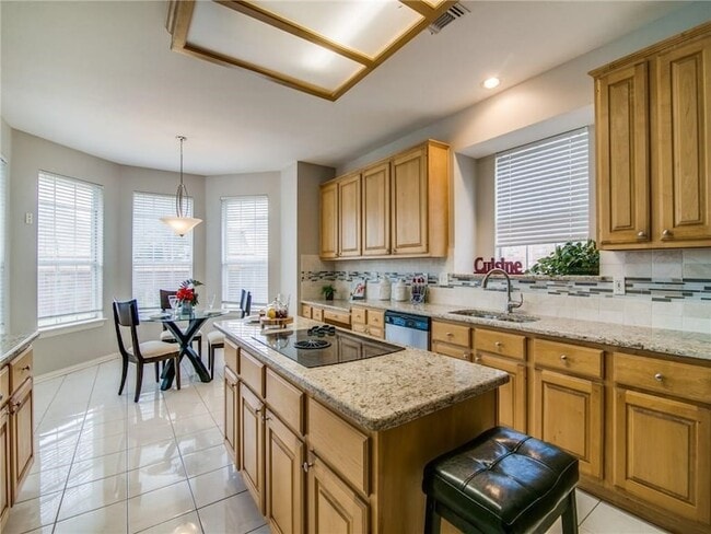 Building Photo - 4425 Cityview Dr