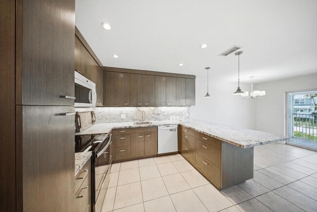 Building Photo - 138 Indies Dr N