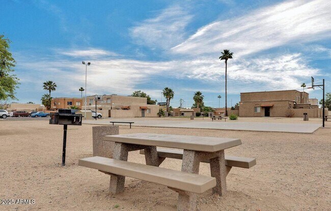 Building Photo - 4236 S 46th Pl