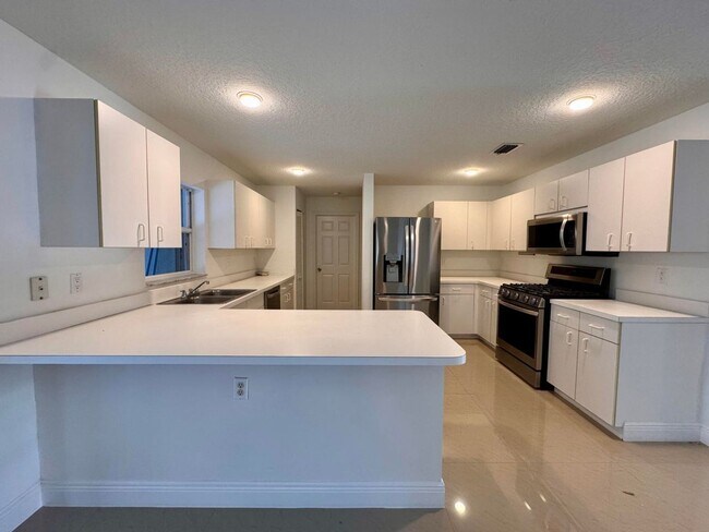 Building Photo - 1132 Hatteras Cir