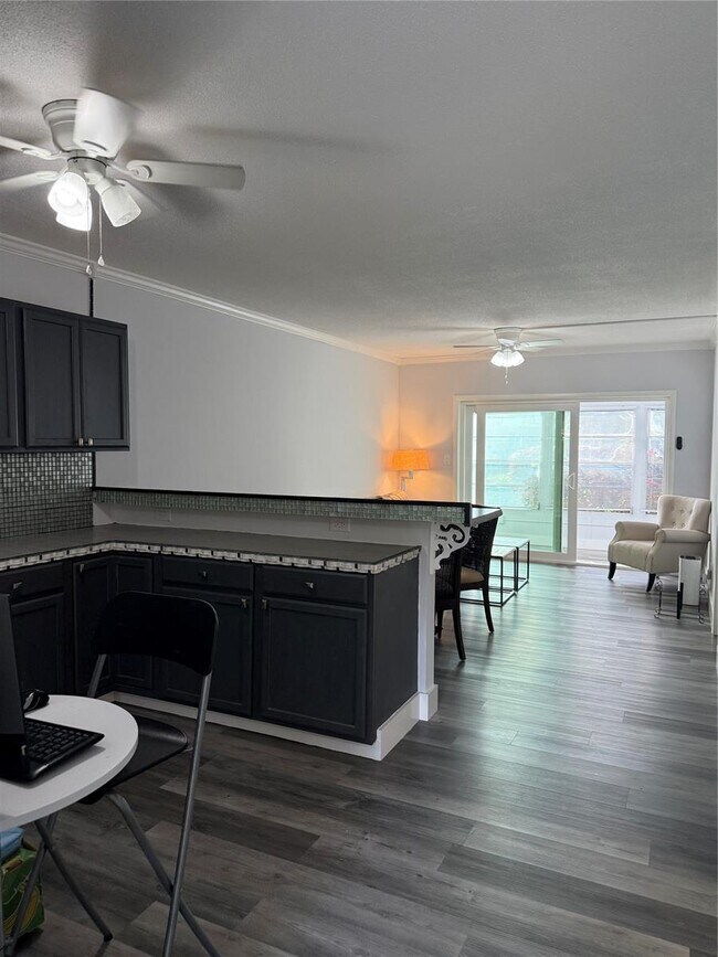 Building Photo - 2121 NE 42nd Ct