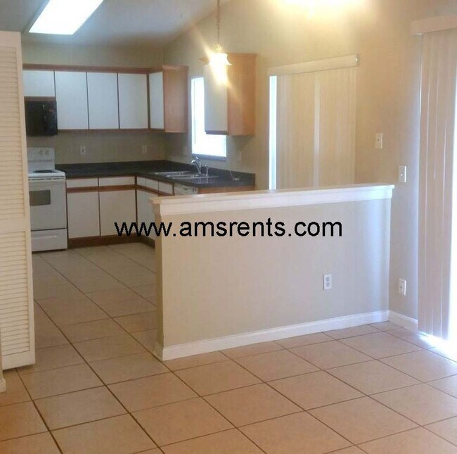Building Photo - Spacious 3 bedroom 2 bath in Apopka