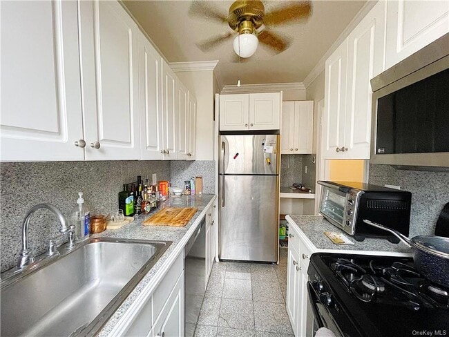 Building Photo - 14 N Chatsworth Ave